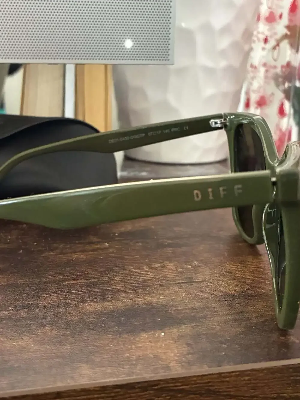 DIFF Eyewear Cassidy Sunglasses in Olive Green-NWT